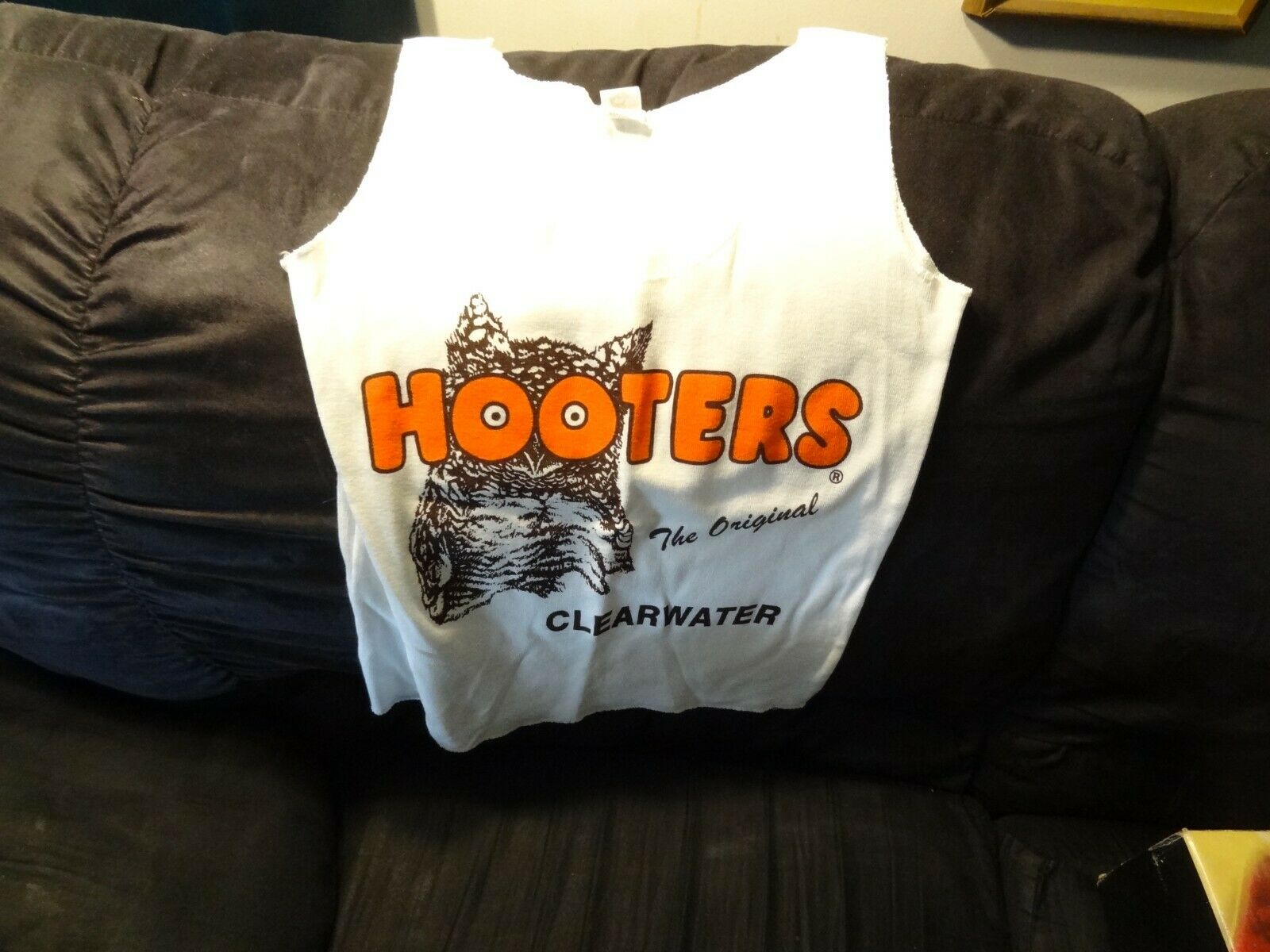 HOOTERS ORIGINAL CLEARWATER FLORIDA UNIFORM SHIRT SIZE LARGE VERY GENTLY USED